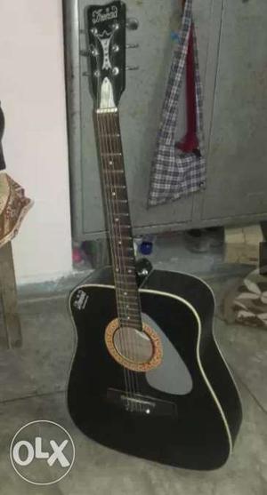 2 year old guitar good condition