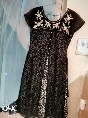Black And White Floral Scoop-neck Cap-sleeved Dress