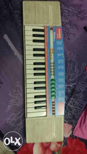 Casio SA21 tone bank piano.100tones and 32 rythms