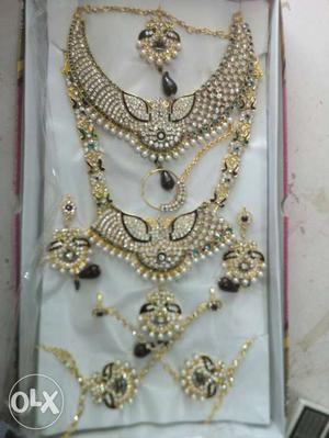Gold-colored Chunky Necklace Set