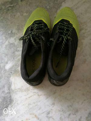 Green-and-black Low-top Running Shoes