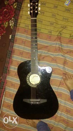 Hii im selling my guitar good condition