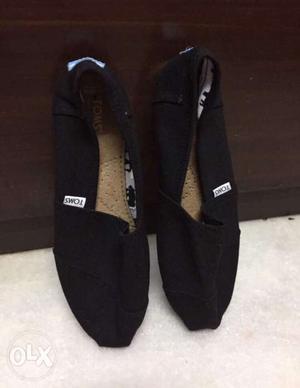 Pair Of Black Toms Suede Flats (men’s shoes 10 uk)