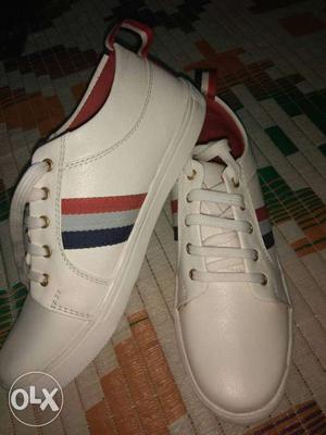 Pair Of White-and-red Low-top Sneakers Brand New 7size