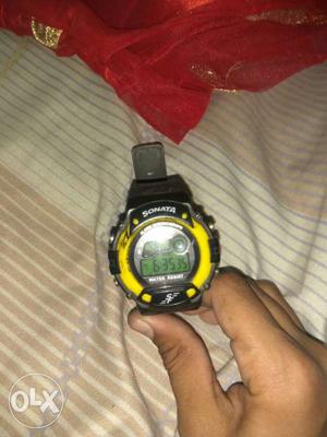 Round Yellow And Black Sonata Digital Watch With Bracelet