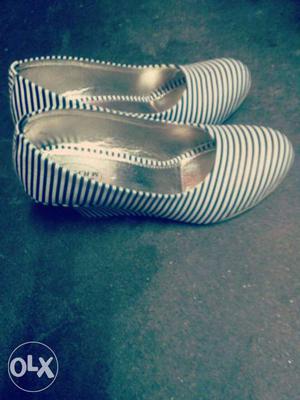 White-and-black Striped Wedge Shoes