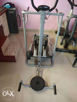 4 in 1 manual treadmill in good condition, less