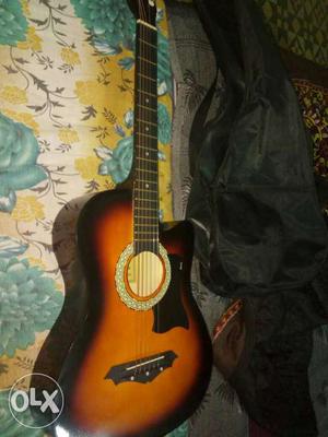 Acoustic guitar only 1month used
