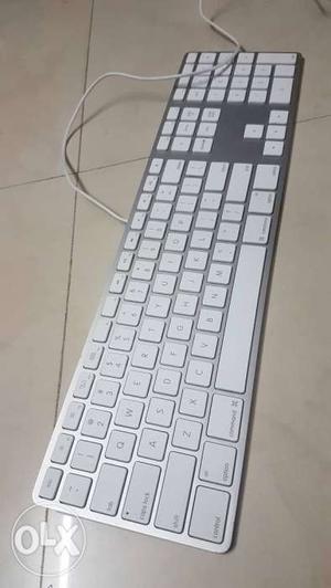 Apple Wired Keyboard original. Not used, in