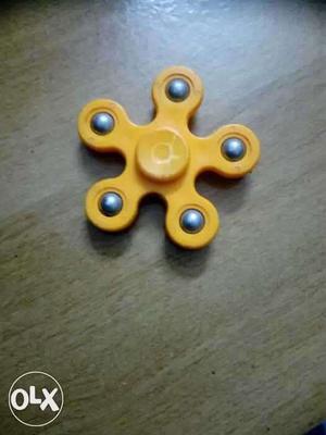 Fidget spinner.it not in 100.price will reduce