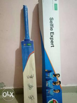 OPPO Cricket bat with singanture bat virat kohl