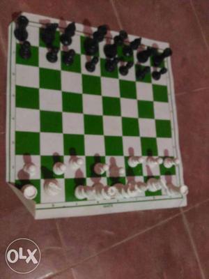 White And Green Chess Set