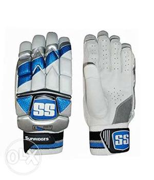 White-grey-and-blue Sunridges Gloves