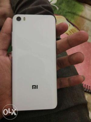 Brand new Mi5 no scratch on complete body only 1
