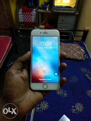 I phone 6s silver 32 GB no scratches, with all