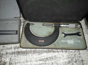 Moore and wright traditional Micrometer With Box no.996 &