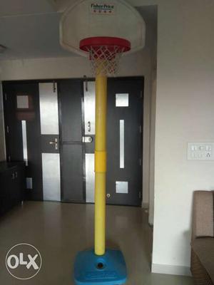 Toddler's Yellow And White Basketball Systme