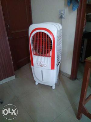 Air cooler very good condition. honeycomb pads.