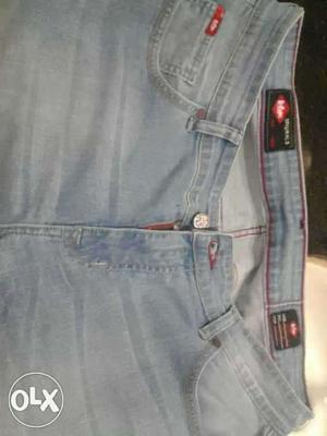 All types of branded jeans.. for men and women