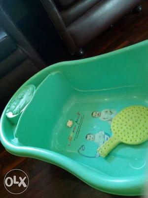 Baby bath tub in almost new condition