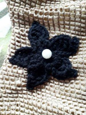Big size Wool flowers 5 pics in 100 rs