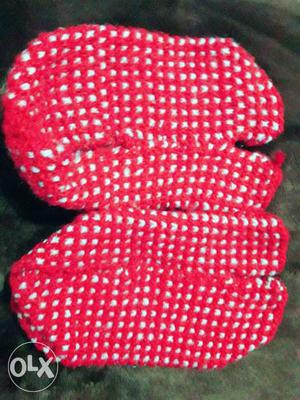Fresh woolen socks. Price - 100 Rs. per piece.