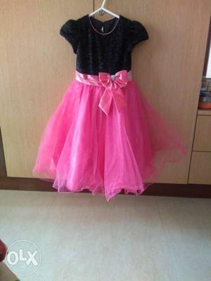 Girls pretty party pink dress fits 6 to 8 years old