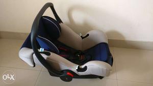 Luv lap baby car seat. Brand new. Hardly used.
