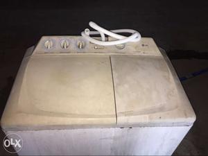 White Top-load Twin Clothes Washer And Dryer