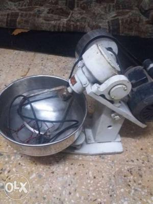 Aata maker machine in very good condition very