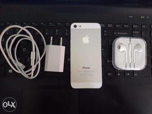 Apple iphone 5 32gb silver for  with all accessories.