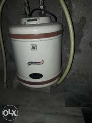5 Litre White And Brown Water Heater