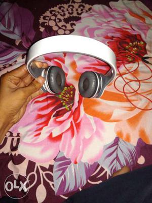 Fresh beatz bluetooth headfone in very good