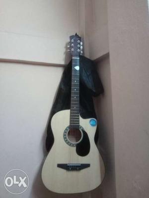 GUITAR Spruce Top Natural Finish Single-cutaway Acoustic