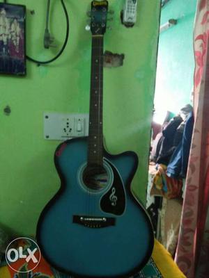 Givson guitar for sale in good condition..
