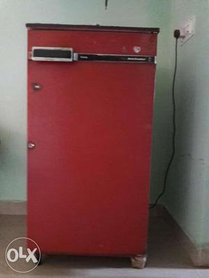 Kelvinator fridge working condition for sale in white filed