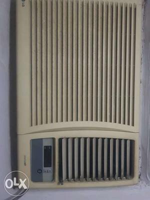 Lg 1.5 ton ac in good and working condition