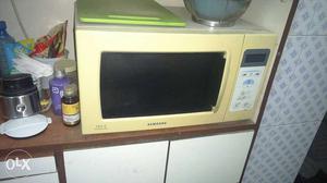 Samsung microwave in working condition with