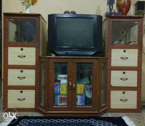 TV and Showcase for sale. Crown TV in proper