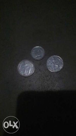 Two 25 paisa coin and one 10 paissa coin