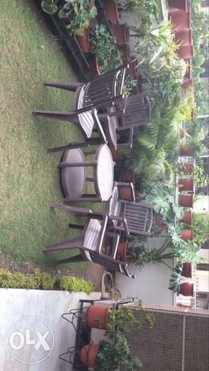 4 Garden Chairs with Table in Excellent