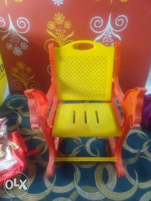 Baby rocking chair,,little broken,,,canberepaired