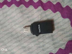 Black Sandisk USB