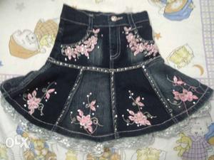 Branded embroidery denim black skirt for 5-6 years girl.