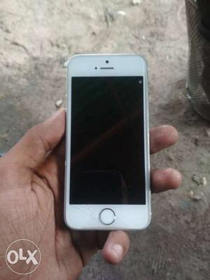 I phone 5s in good condition no dent in phone koi