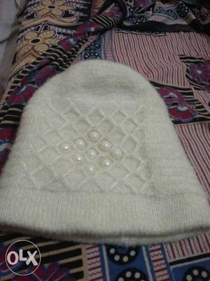 Kashmiri woolen cap for ladies