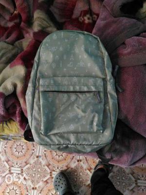 Light green bagpack Just 1 week old with box..