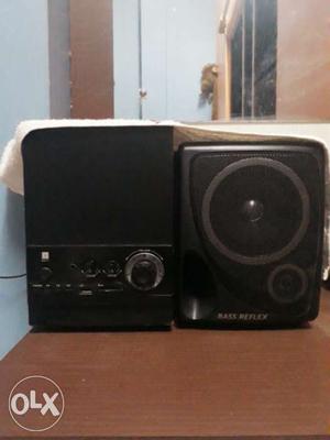 Old but yet working good...2 speakers and a