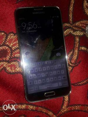 Samsung s 5 in mint conditon 3g with chrgr