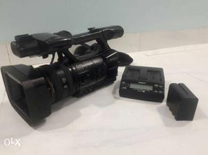 Sony Nx-5 video camera with original charger & 1 battery for